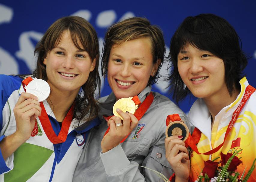 2008 Olimpiadi di Pechino. Il podio dei 200 mt stile libero, dopo Federica la slovena Sara Isakovic e la cinese Jiaying Pang (Afp)